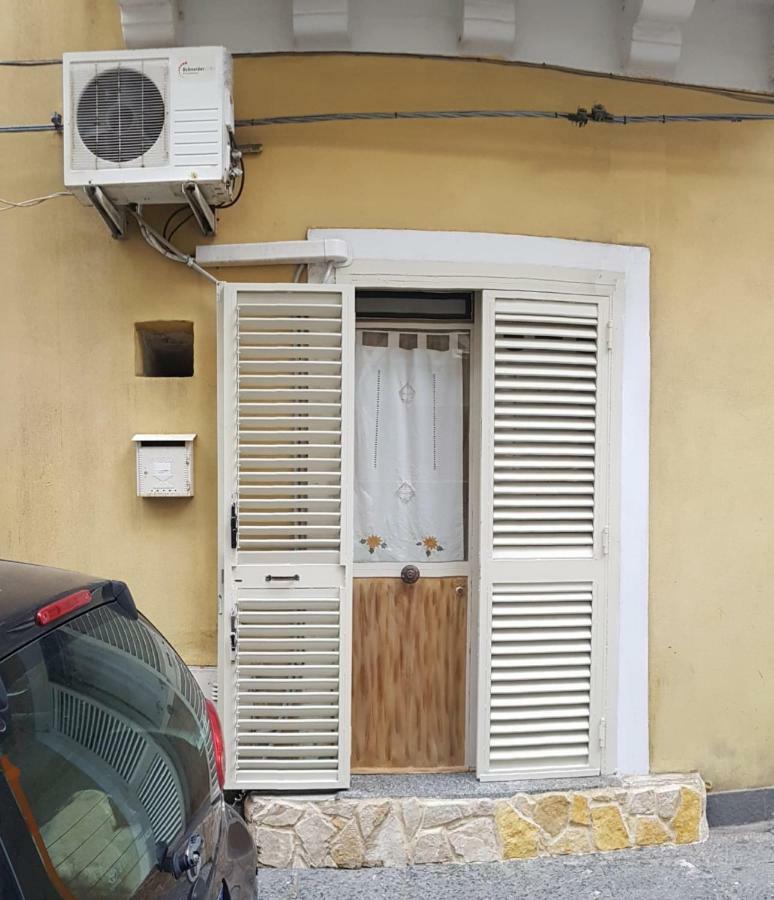 Giovanni S Little House Catânia Exterior foto